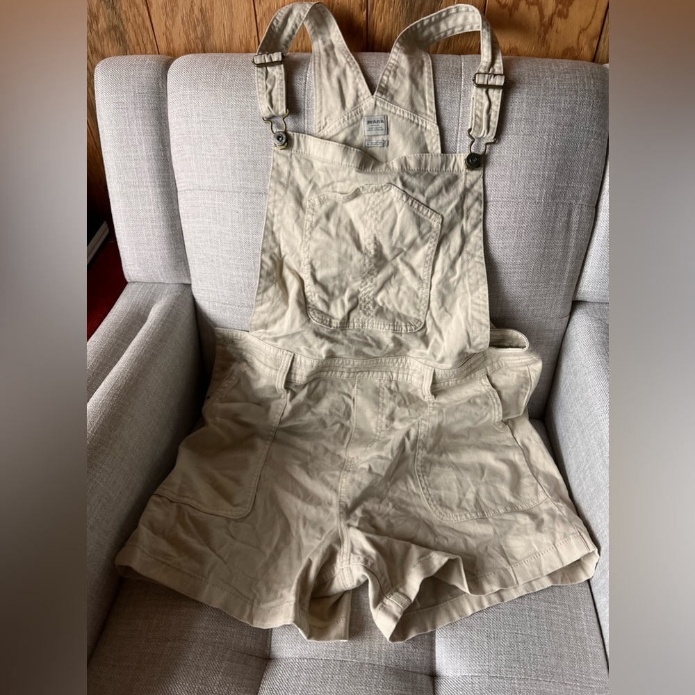 Prana L overall shorts in chalk/offwhite color